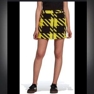 NWT Adidas neon yellow and black plaid mini felt fleece skirt Size S, 15.5 waist